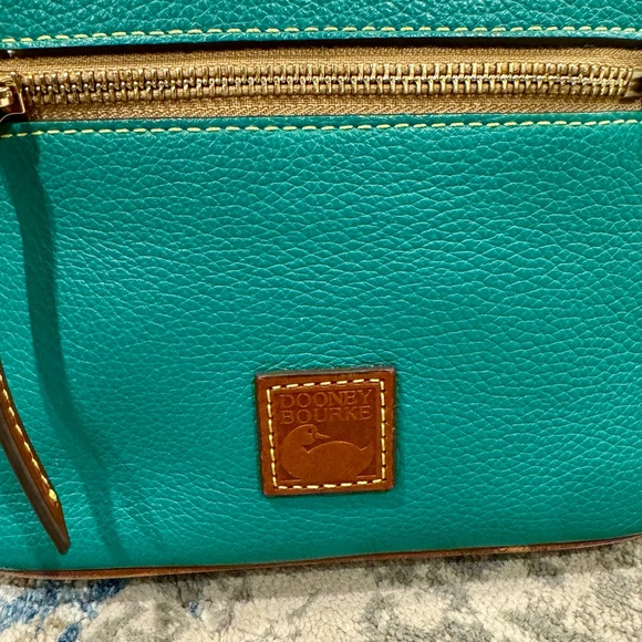 Dooney & Bourke Pebble Grain Domed Crossbody Handbag in Spearmint! - Picture 3 of 12